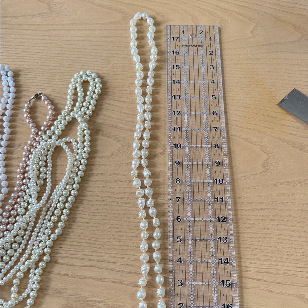 Elegant Pearl Necklace Set - Picture 2 of 9